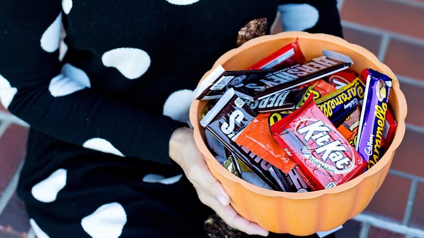 halloween, candy, trick-or-treat-3738415.jpg